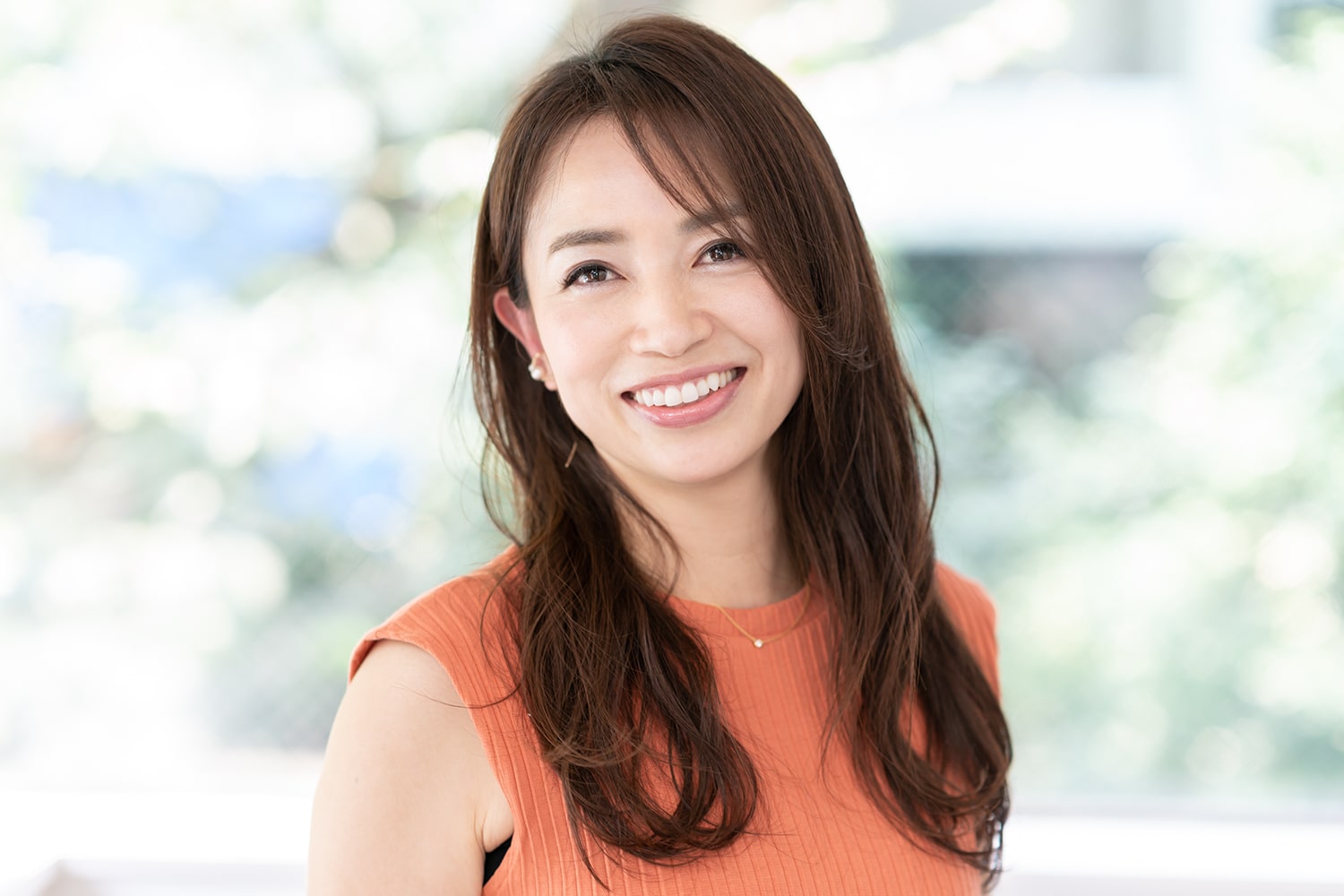 「縦巻き」をやめるだけで、若々しくあか抜ける