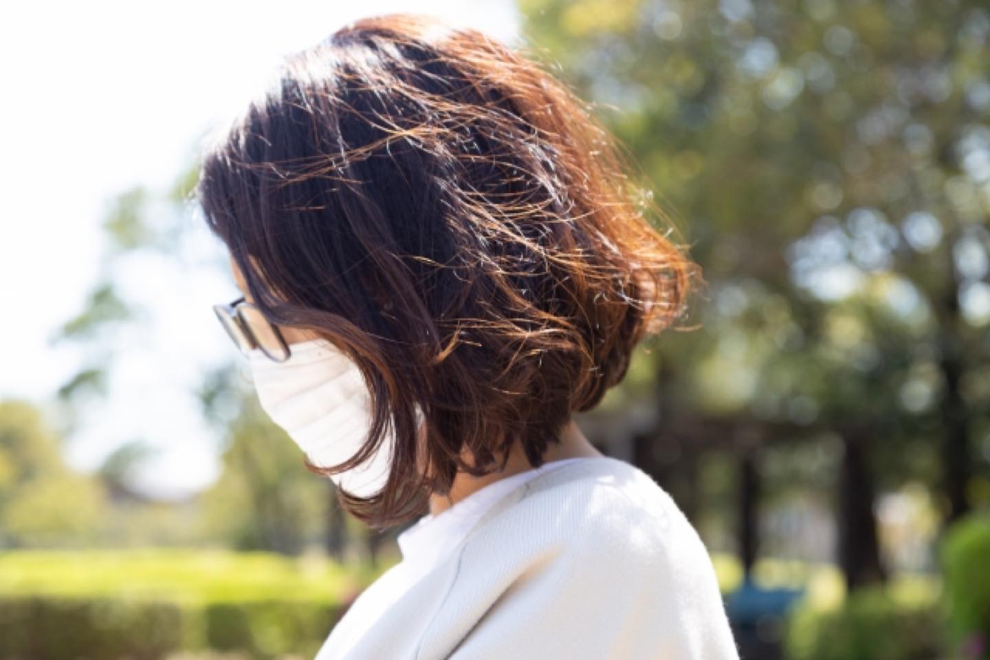 マスクをしている女性