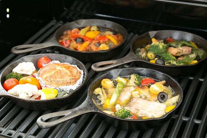スキレット(鋳鉄製のフライパン)料理も楽しめる