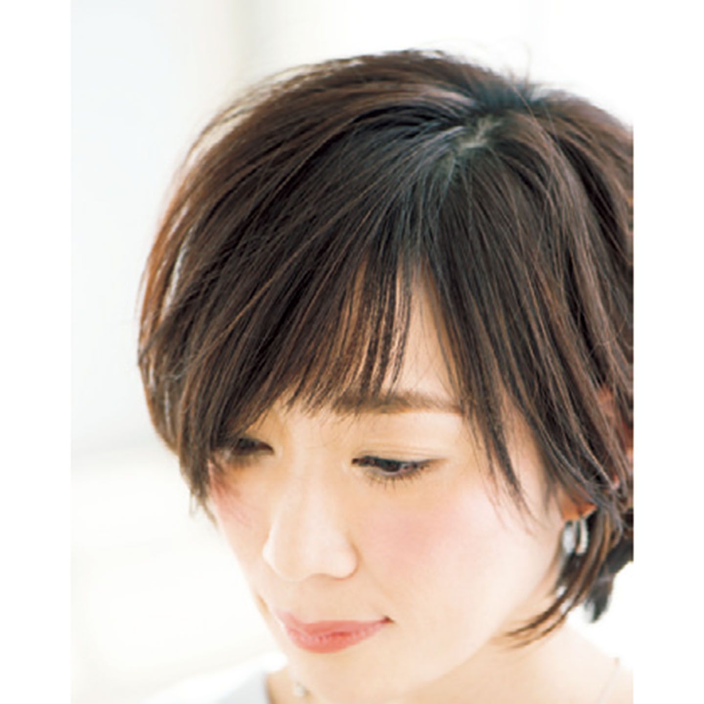 長さの違う前髪をつくる
