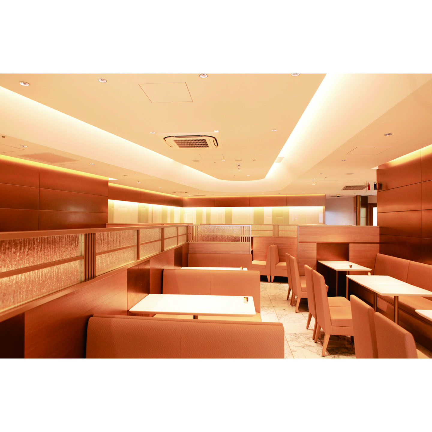 渋谷西村フルーツパーラーの店内風景の画像
