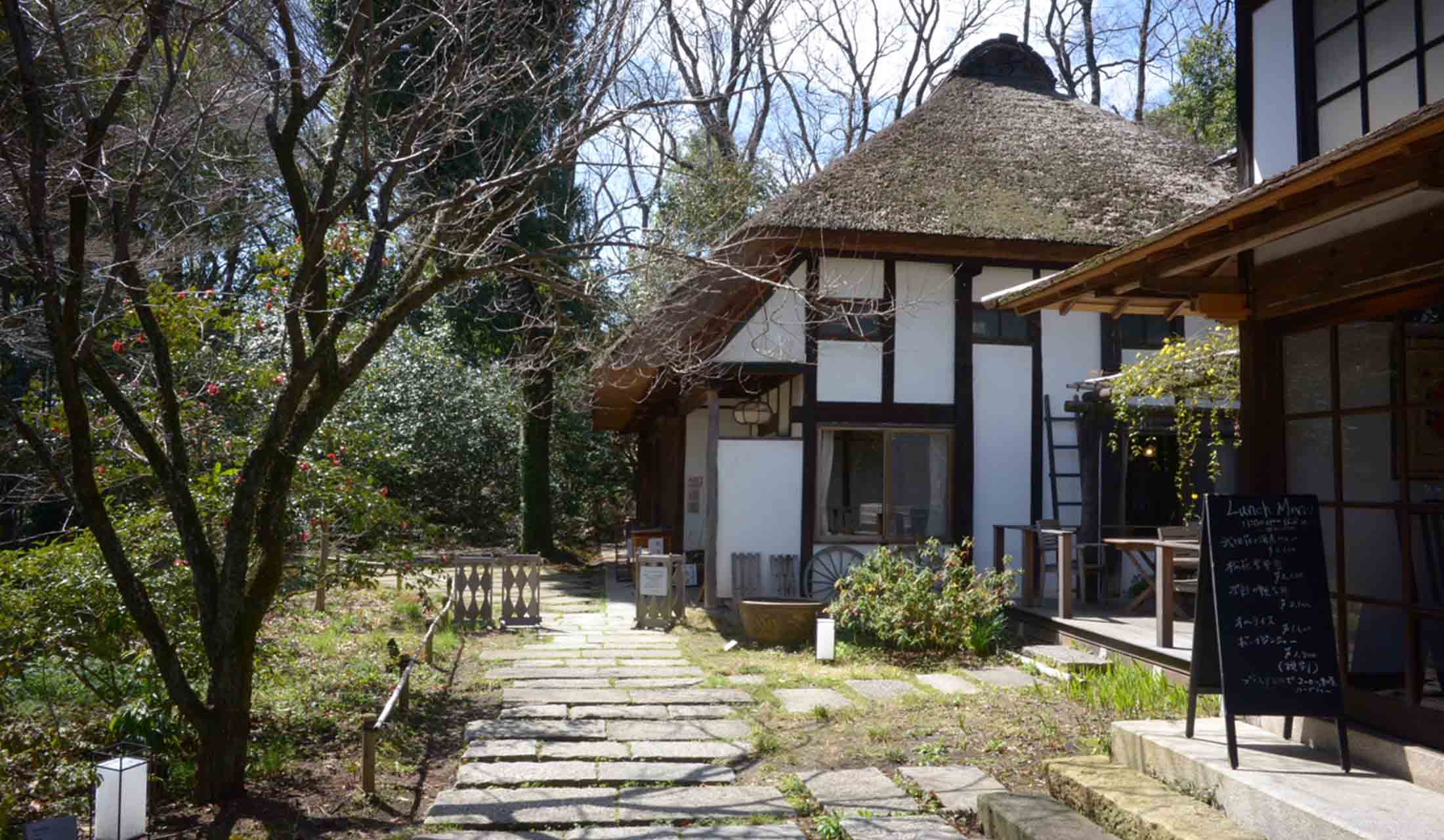 春先の武相荘の様子。