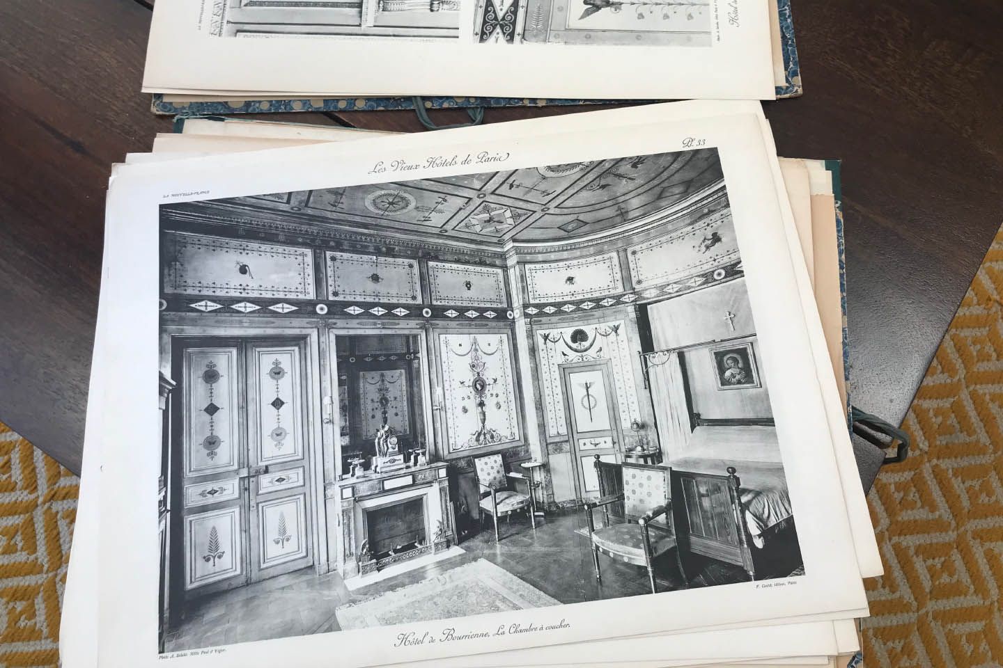 1922年に出版された本「Les Vieux Hôtels de Paris(パリの古い邸宅)」に掲載されたオテル・ド・ブリエンヌ内部。修復後はこの姿になる。