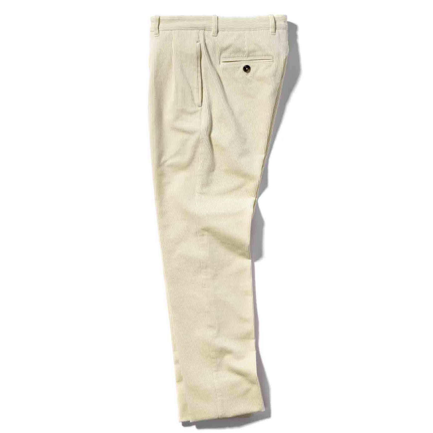 パンツ¥29,000(ビームス ハウス 丸の内〈ベルナール ザンス〉)