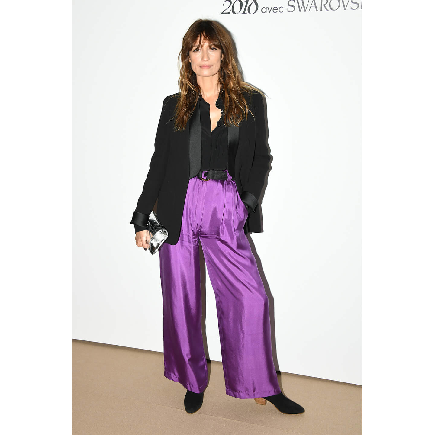 タキシード風のジャケットを着こなすCaroline de Maigret(カロリーヌ・ド・メグレ)氏