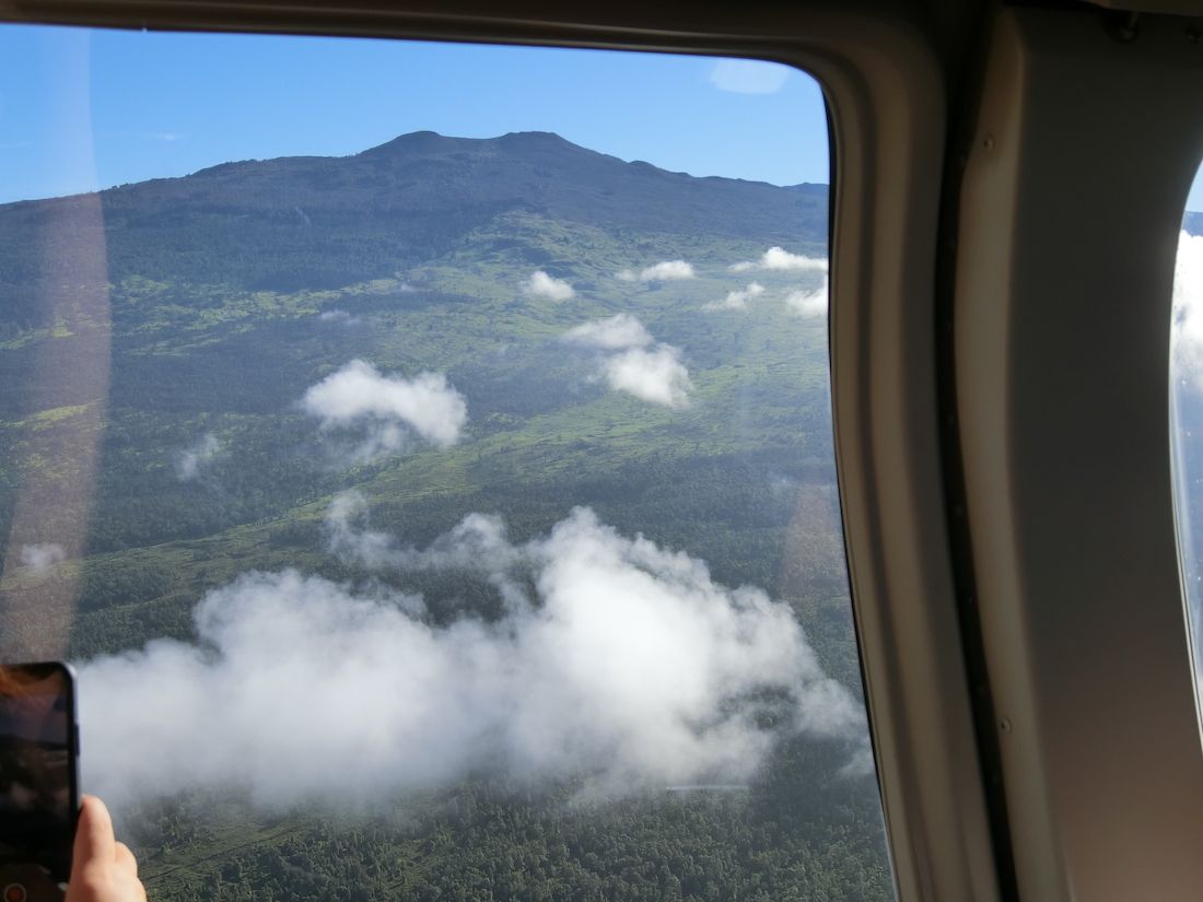 この日は天候に恵まれ、フアラライ山周辺には雲が少なく、無事に頂上を見ることができた