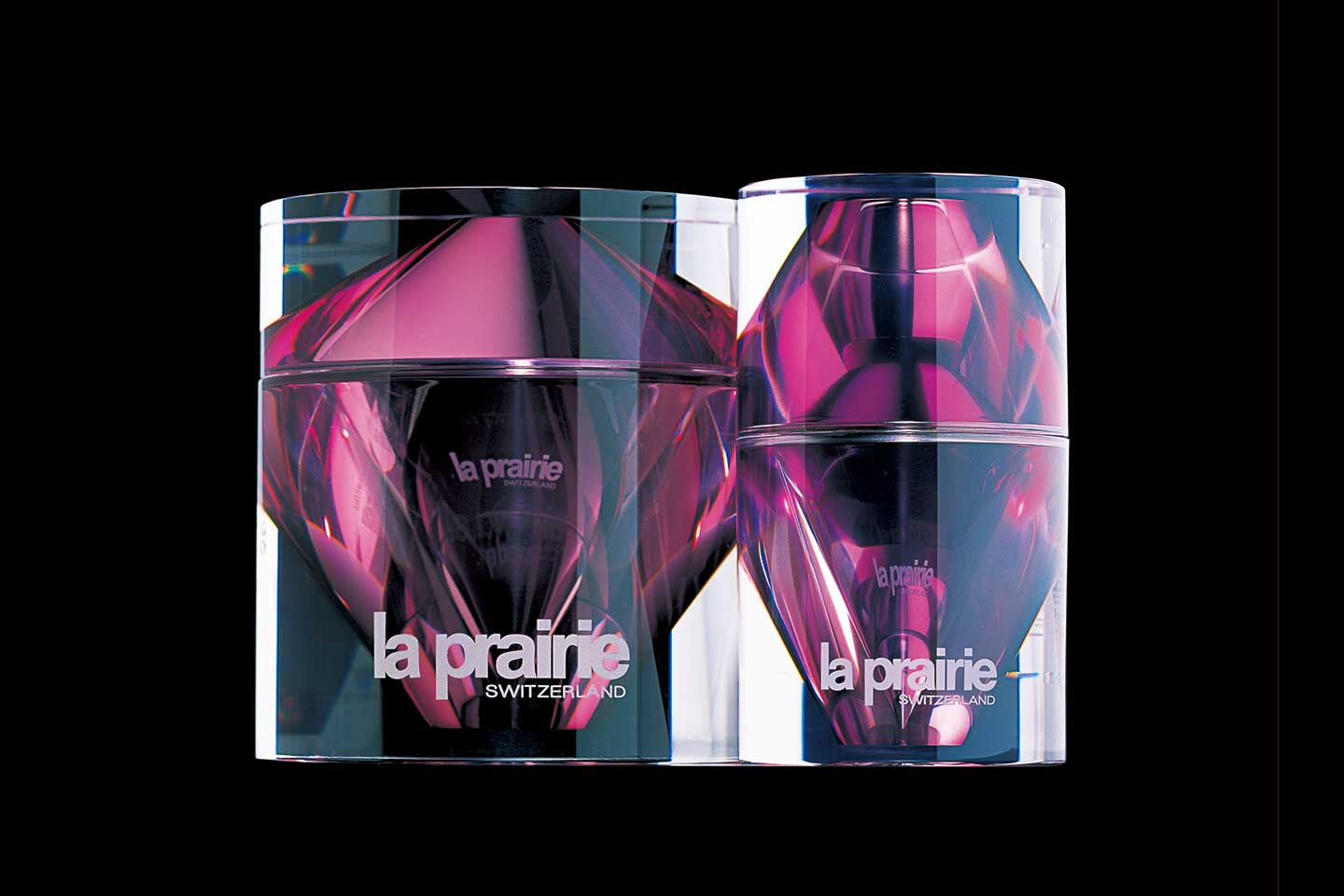 左/「PTレア クリーム」潤い力を高めるクリーム。30mL ¥86,400、50mL ¥133,700。右/「 PTレア ナイトエレクシア」艶とハリを高める夜用美容液。20mL ¥133,700。