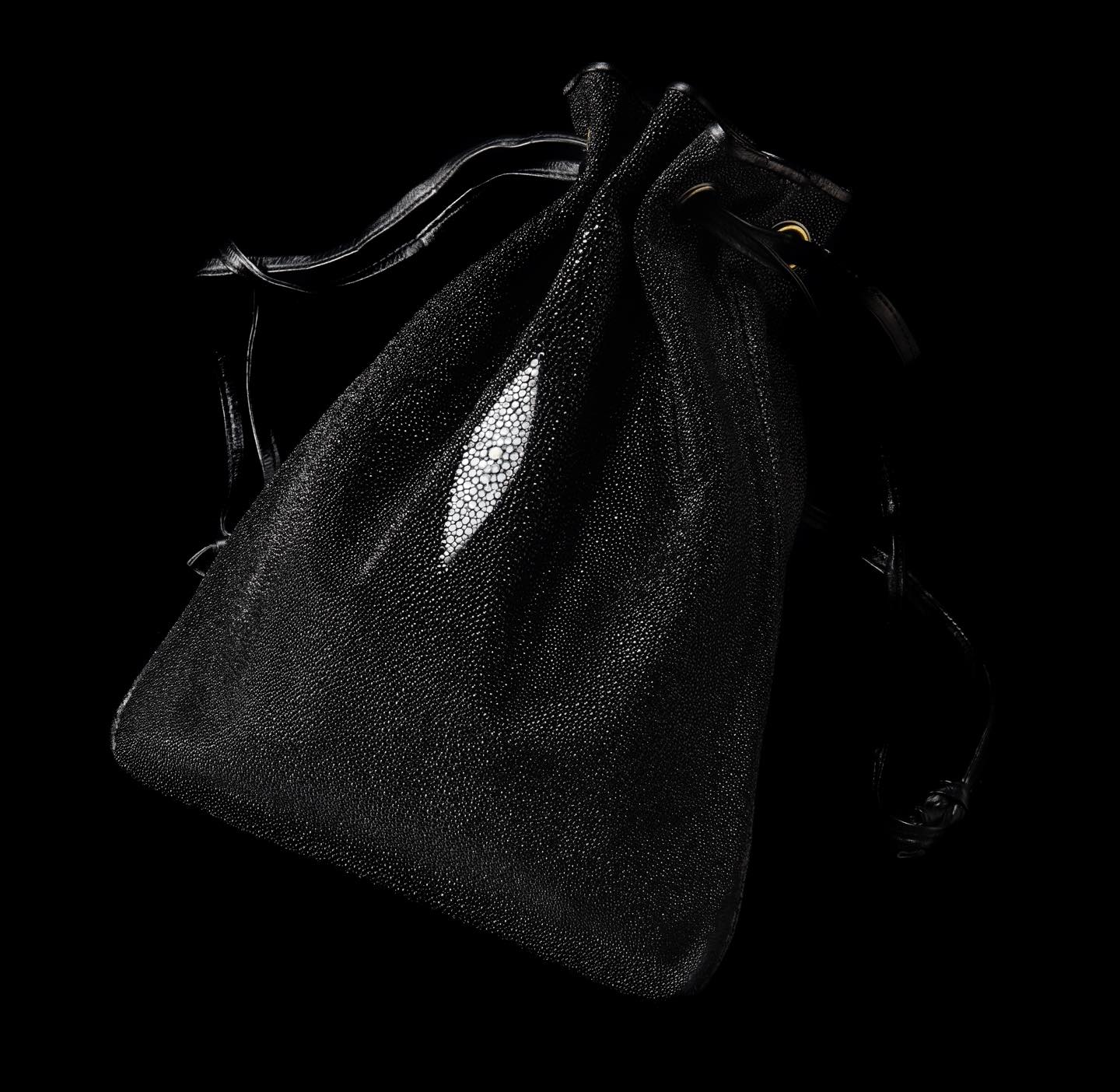 【W25×H31cm】合切袋¥120,000(レショップ〈オデム〉)※採寸は編集部調べ