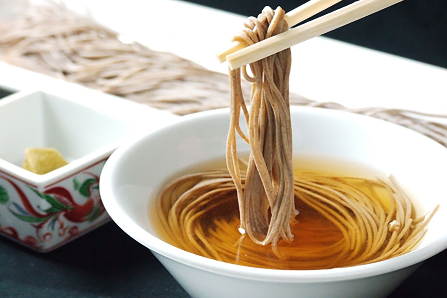〆には、コシのある風味豊かな蕎麦を
