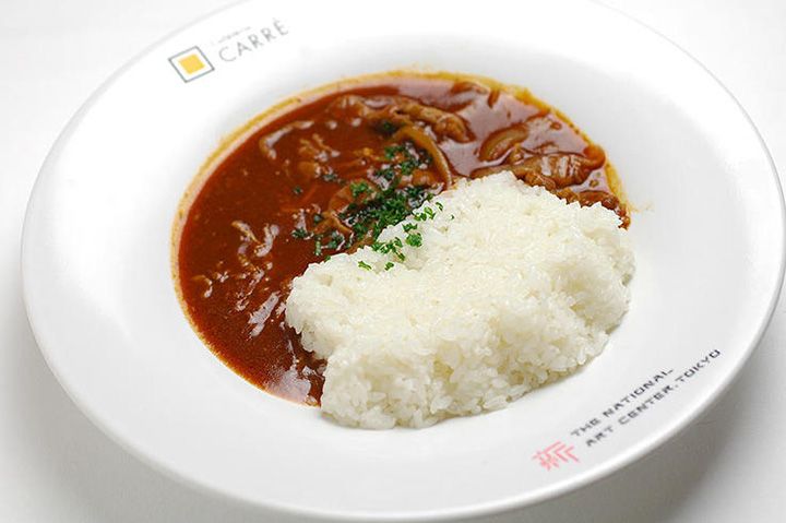 ハッシュドビーフ、パスタ、スープなどをカフェテリア形式で