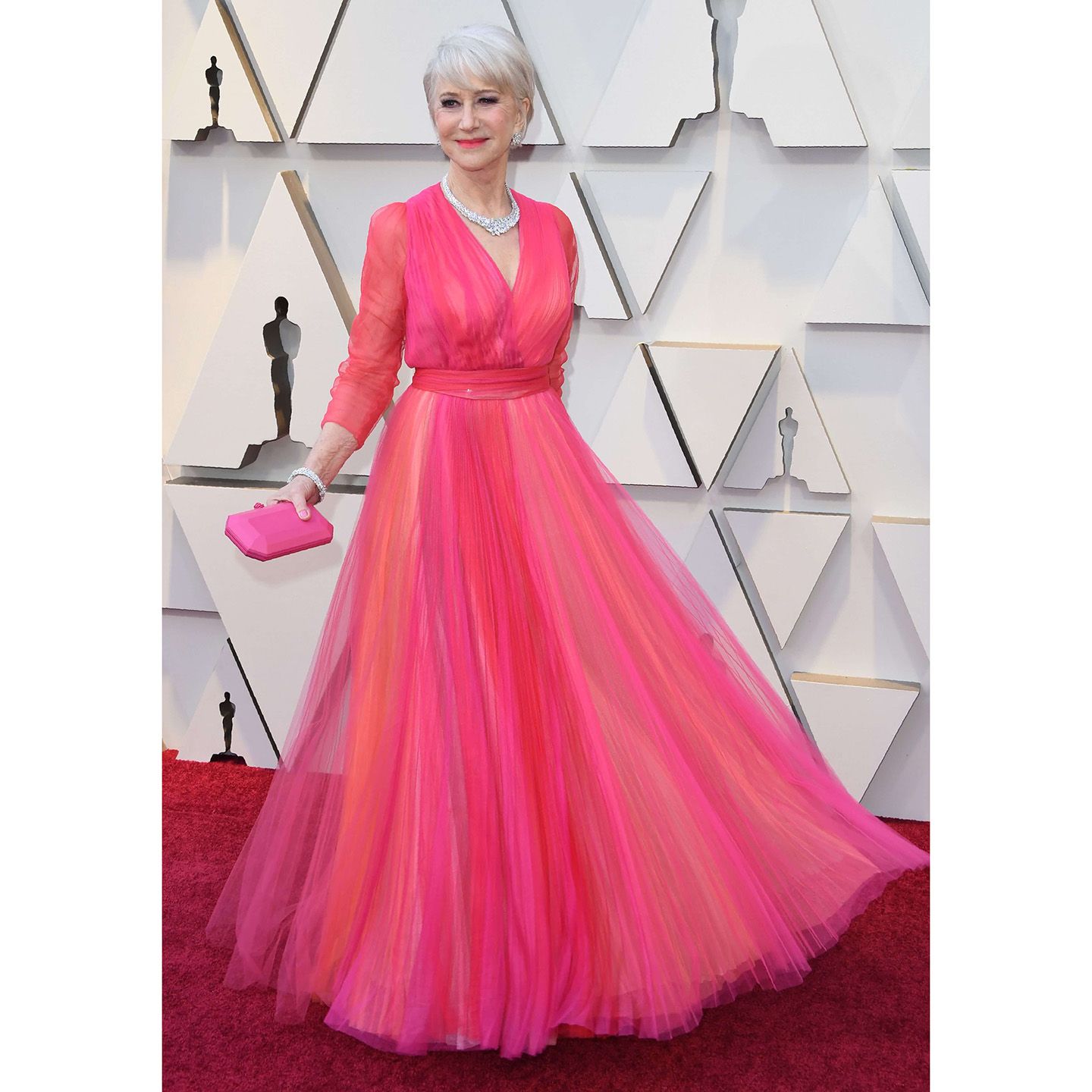 2019年アカデミー賞授賞式にて、華やかなピンクのドレスを纏い、会場を湧かせたヘレン・ミレン