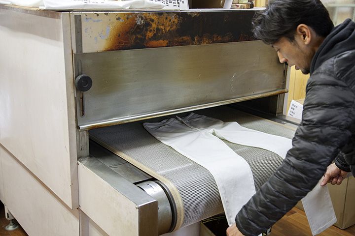 最後に熱を加えるベーキング処理を行うことで、半永久的な撥水加工を実現できる