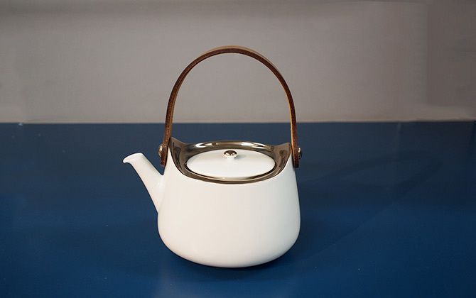 「ベルナルド(BERNARDAUD)」と「ジェイ・エム・ウエストン(J.M.WESTON)」のコラボティーポット「カバ」