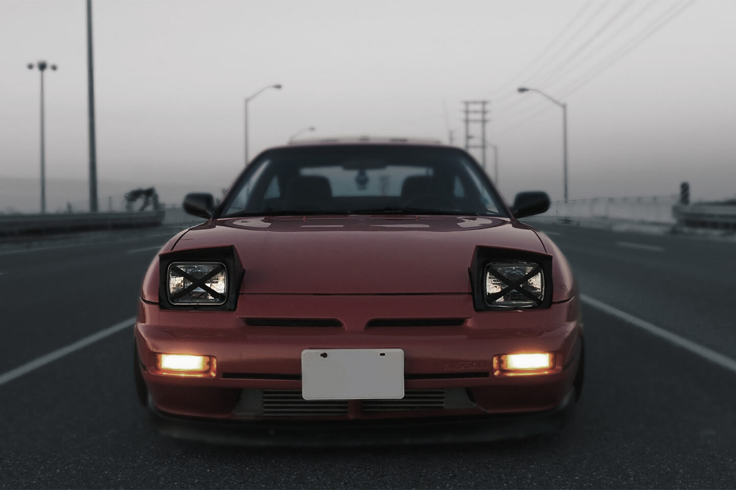 前から見た車