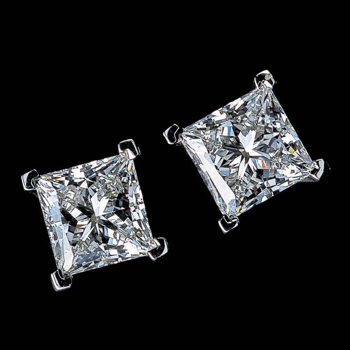 【1】ティファニーのプリンセスカットダイヤピアス
