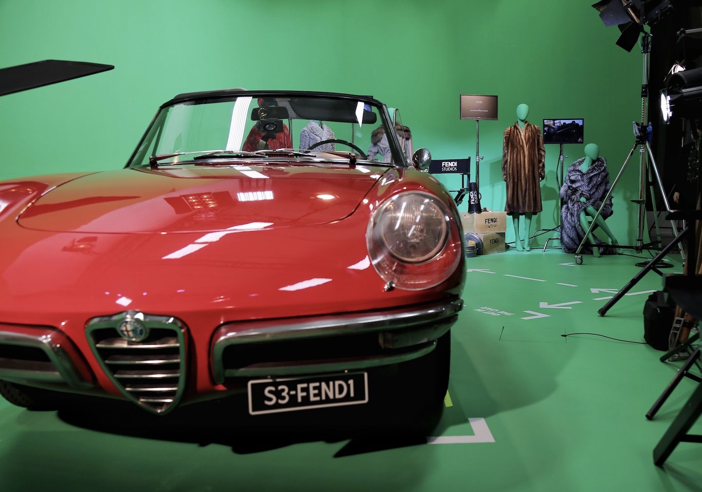 展示されている車は、映画で実際に使用された劇用車