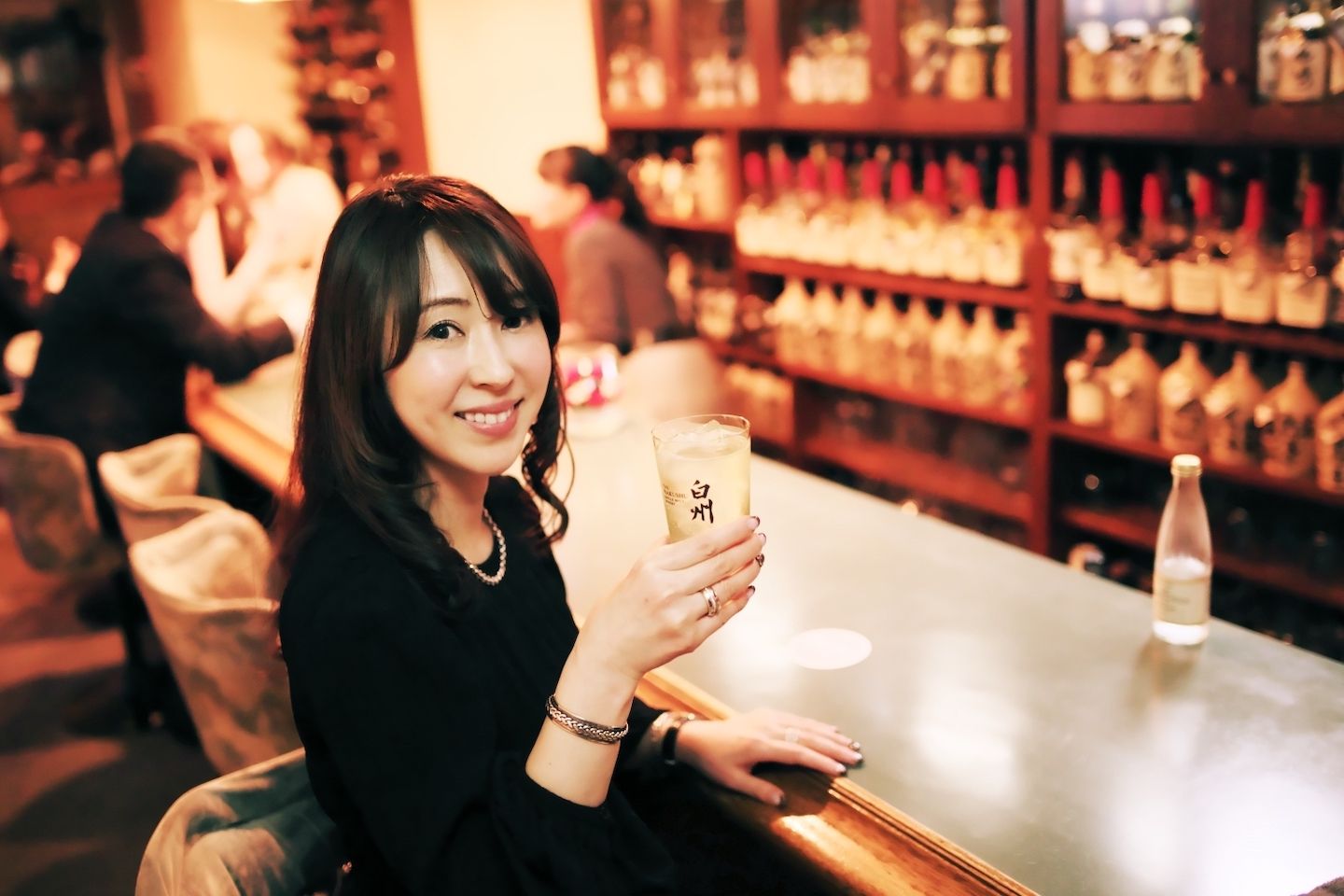 「本当はカシスソーダや梅酒などの甘いお酒が好きですが、糖質を考えて、最近はハイボールが多め」と話す控井さん