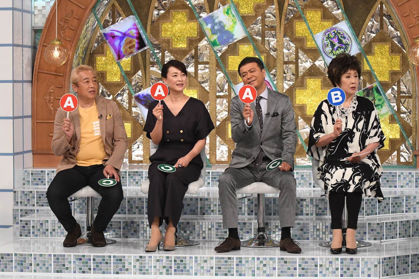 ©ABCテレビ 左から:ガダルカナル・タカさん、床嶋佳子さん、中山秀征さん、小林幸子さん
