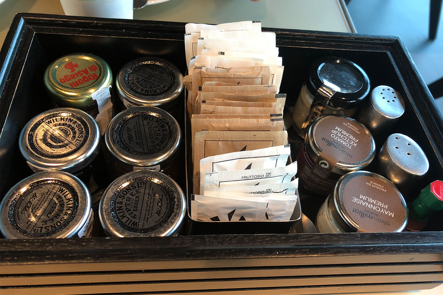 朝食のジャムや調味料