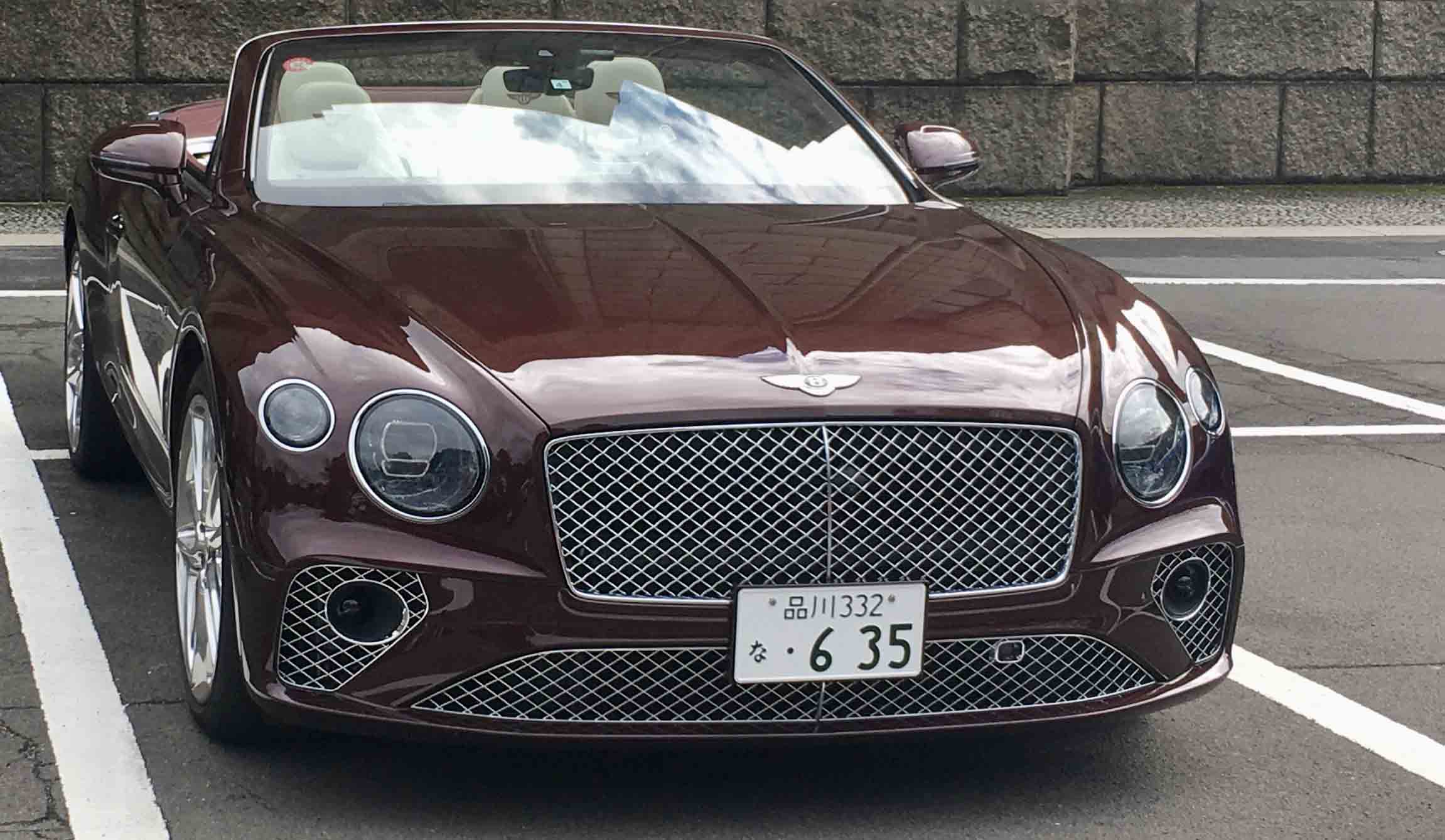 オープンGTの「コンチネンタルGTコンバーチブル」正面