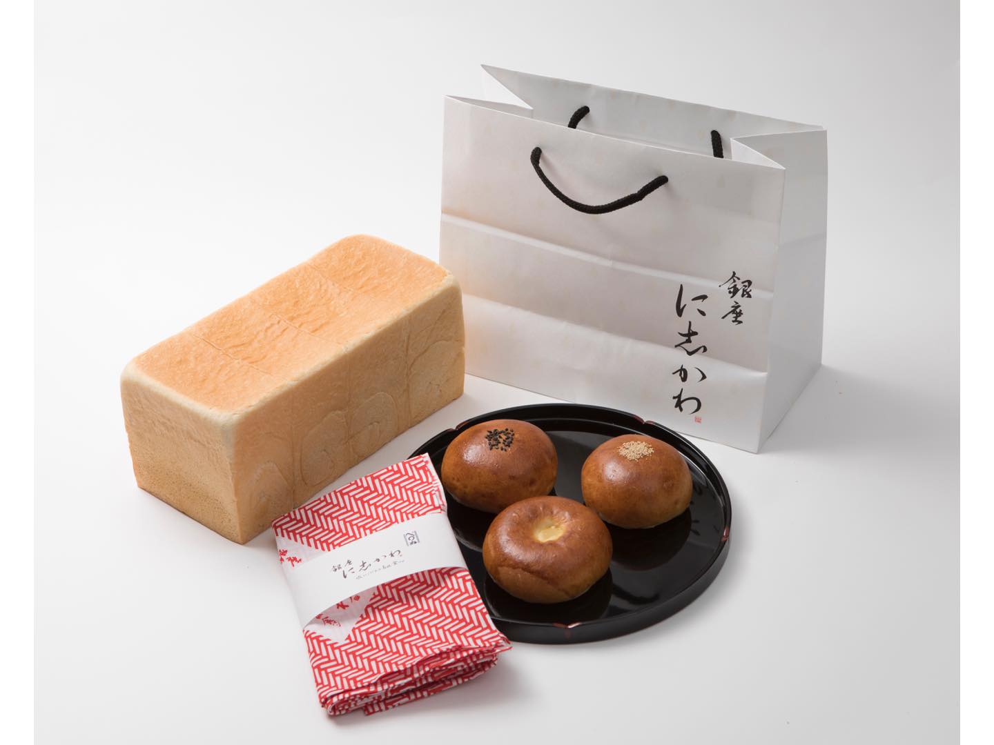 2019年1月3日(木)朝11時から先着で1日限定50セット(予約不可)。1月5日(土)までの3日間限定販売。1セット¥1,000