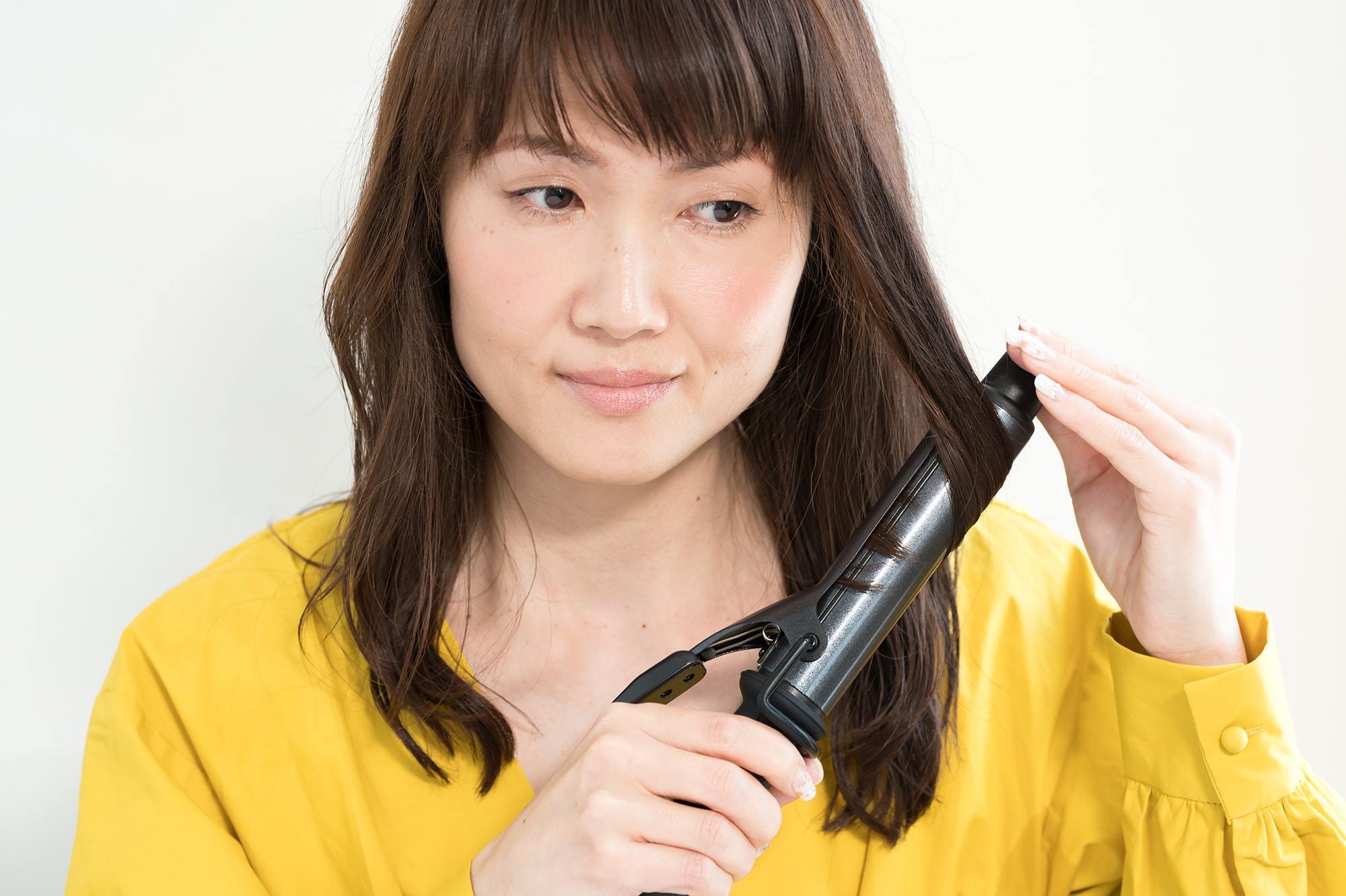 サイドの髪を巻く